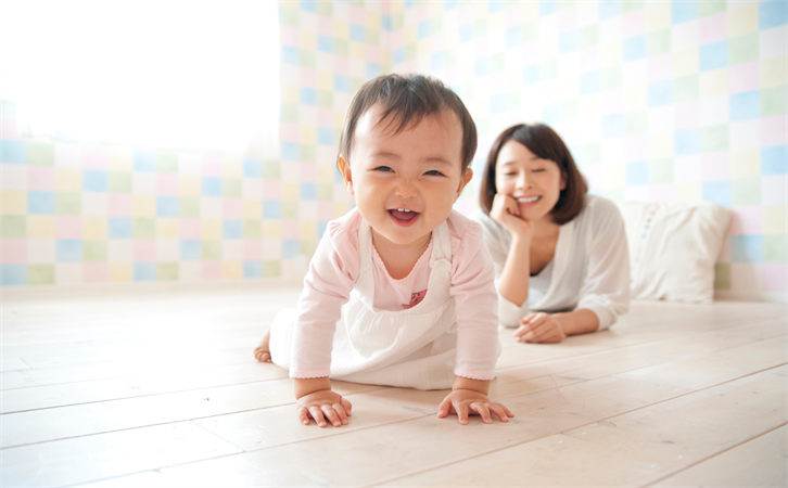 怎么教宝宝爬行,学会这招事半功倍2