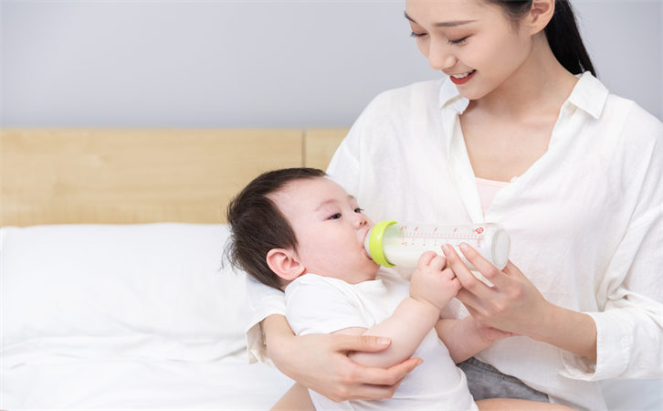 宝宝2个月厌奶正常吗,这三点你一定要知道3