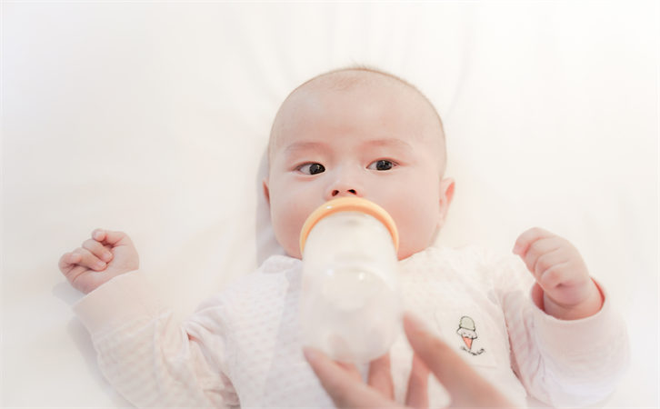 宝宝2个月厌奶正常吗，这三点你一定要知道2