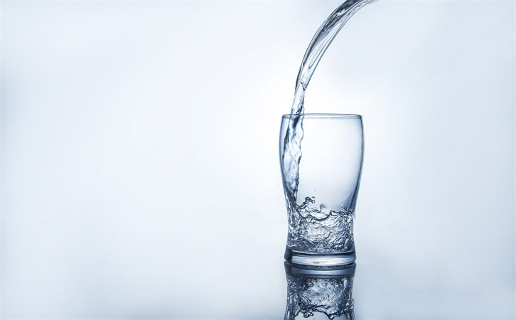 混合喂养一天喝多少水，并不是喝越多越好4