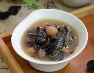 黑豆乌鸡汤