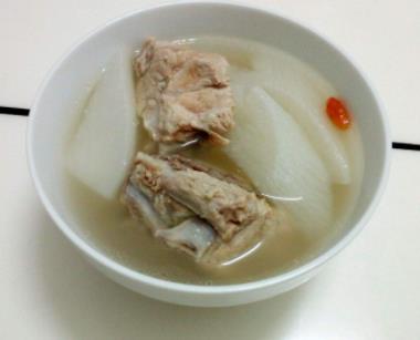 白萝卜排骨汤
