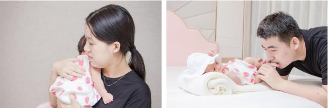 小满和爸爸妈妈合照