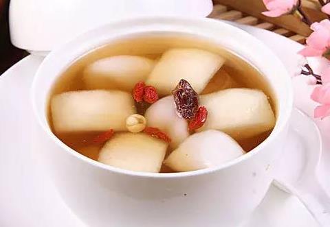 白萝卜炖汤