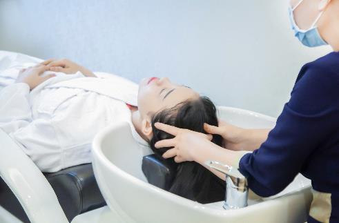 在月子中心坐月子