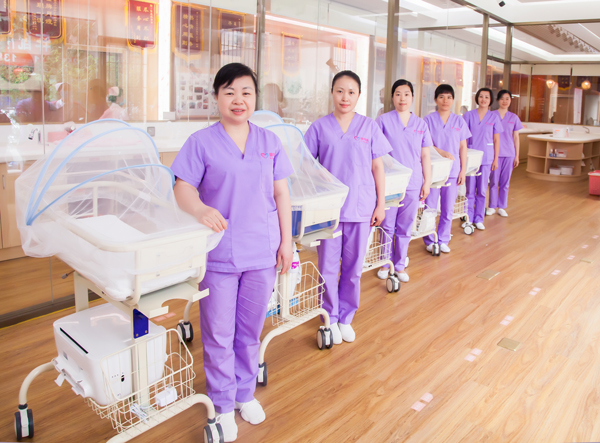 迎接宝宝到来的护理师
