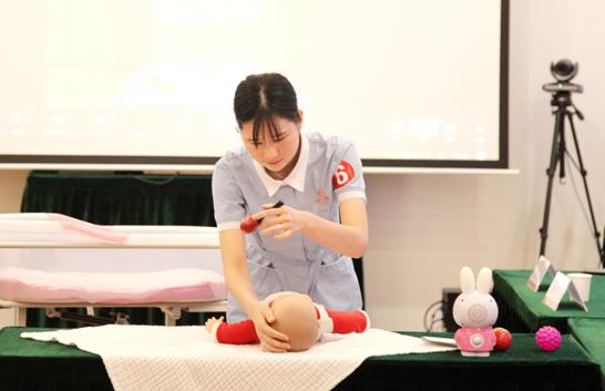 宝宝护理过程展现